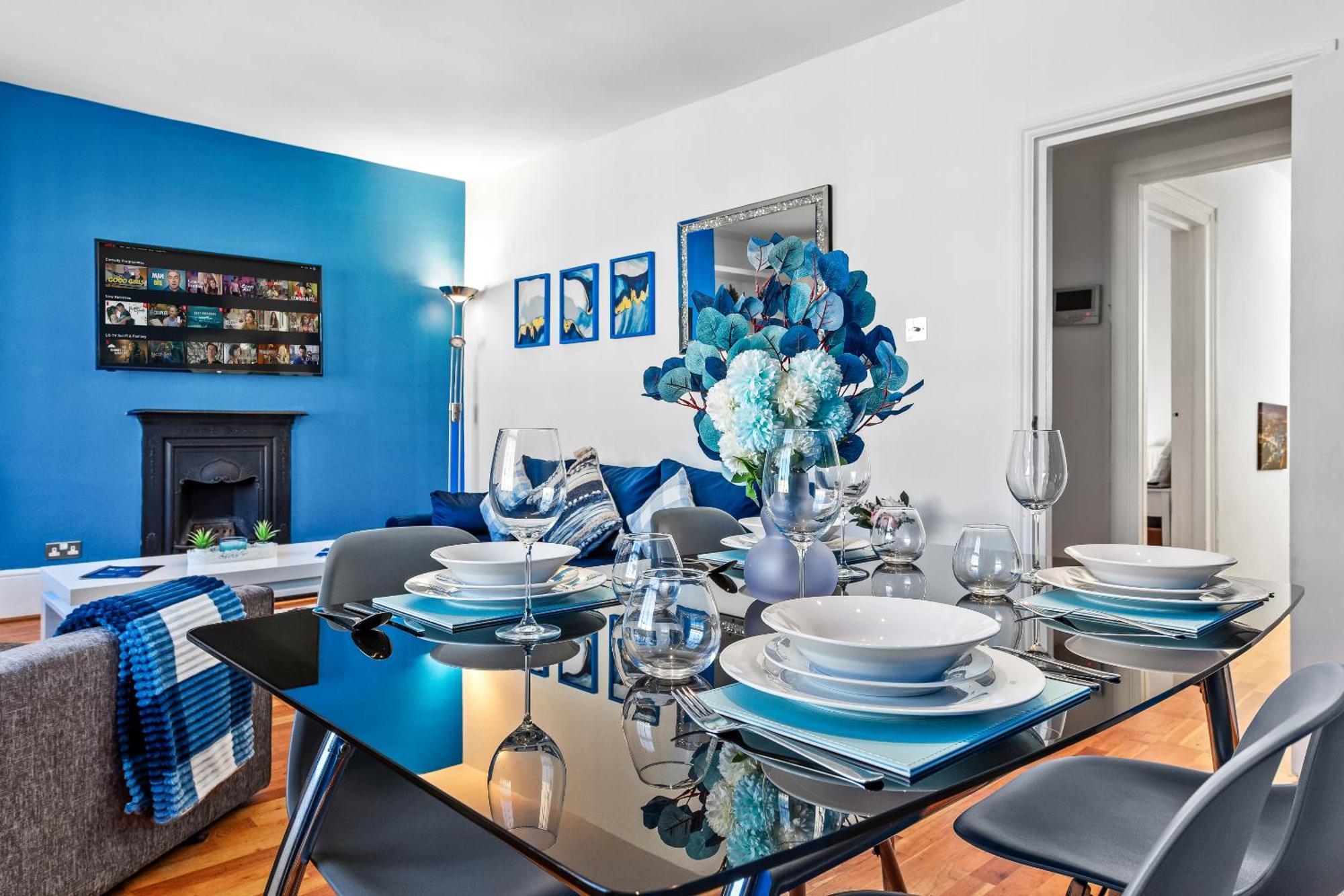 Balcony Blue Theme 1 Bedroom Central London Luxury Flat Near Hyde Park! Accommodates Up To 6! Double Sofa Bed And Next To Station! Buitenkant foto