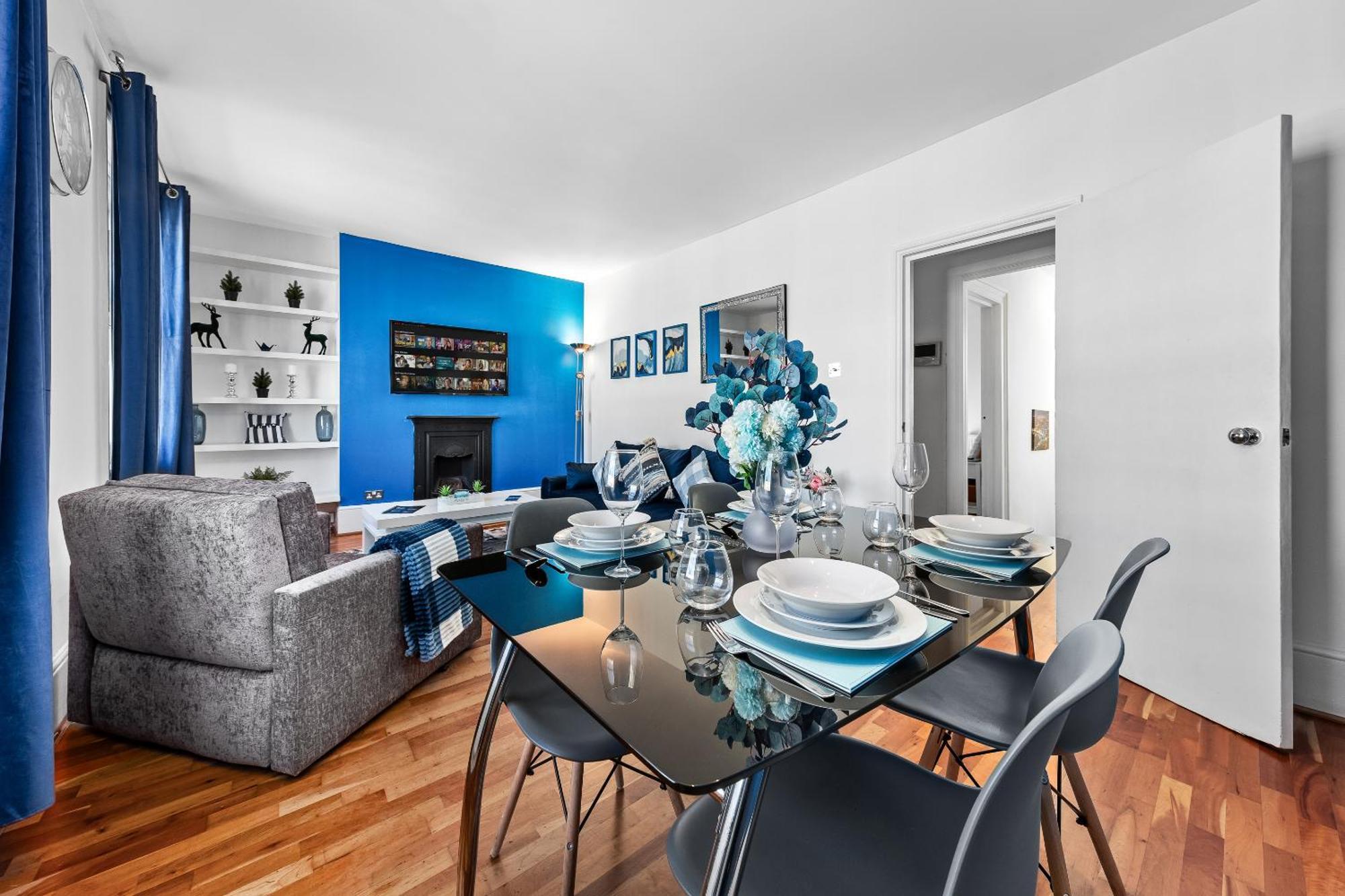 Balcony Blue Theme 1 Bedroom Central London Luxury Flat Near Hyde Park! Accommodates Up To 6! Double Sofa Bed And Next To Station! Buitenkant foto