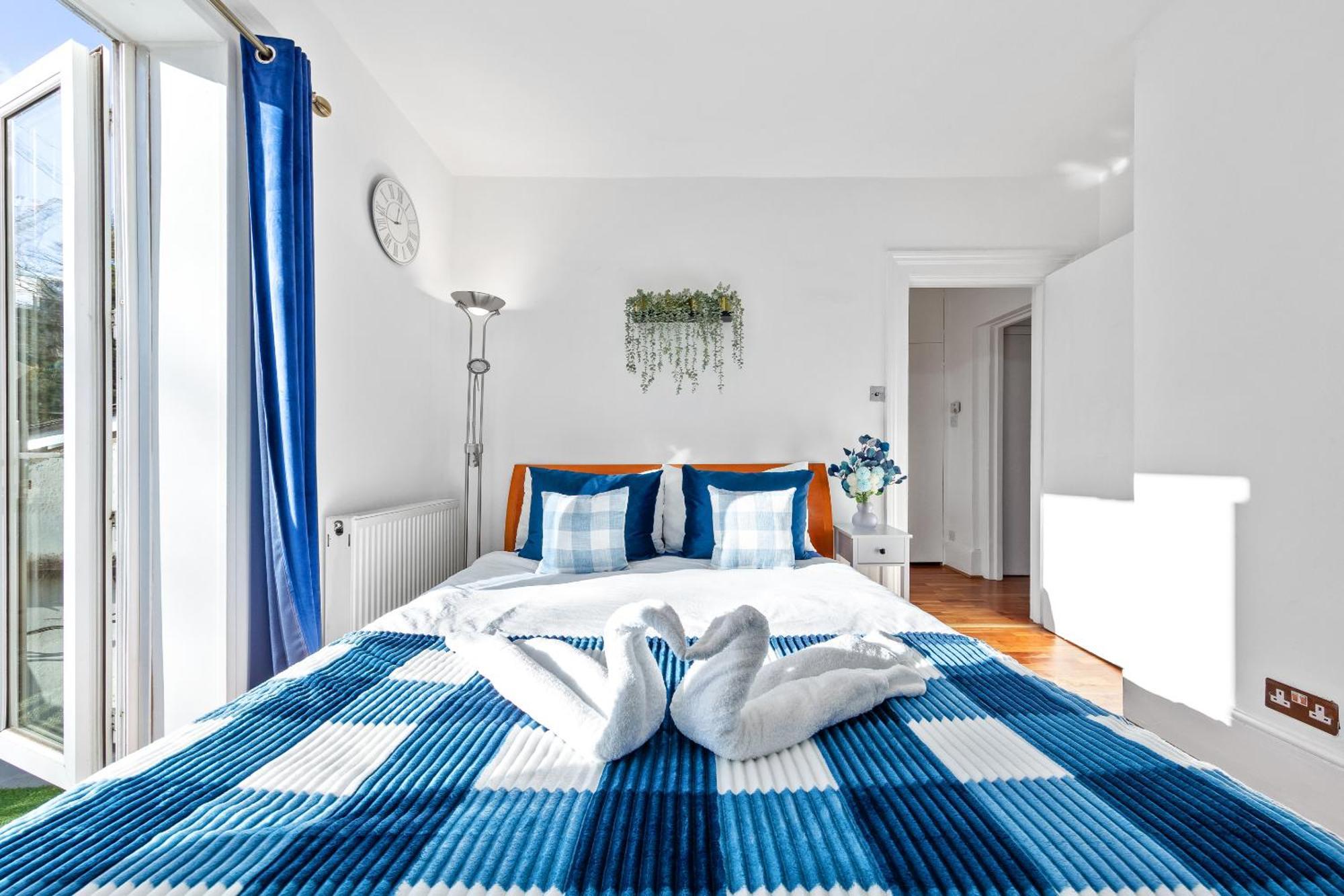 Balcony Blue Theme 1 Bedroom Central London Luxury Flat Near Hyde Park! Accommodates Up To 6! Double Sofa Bed And Next To Station! Buitenkant foto
