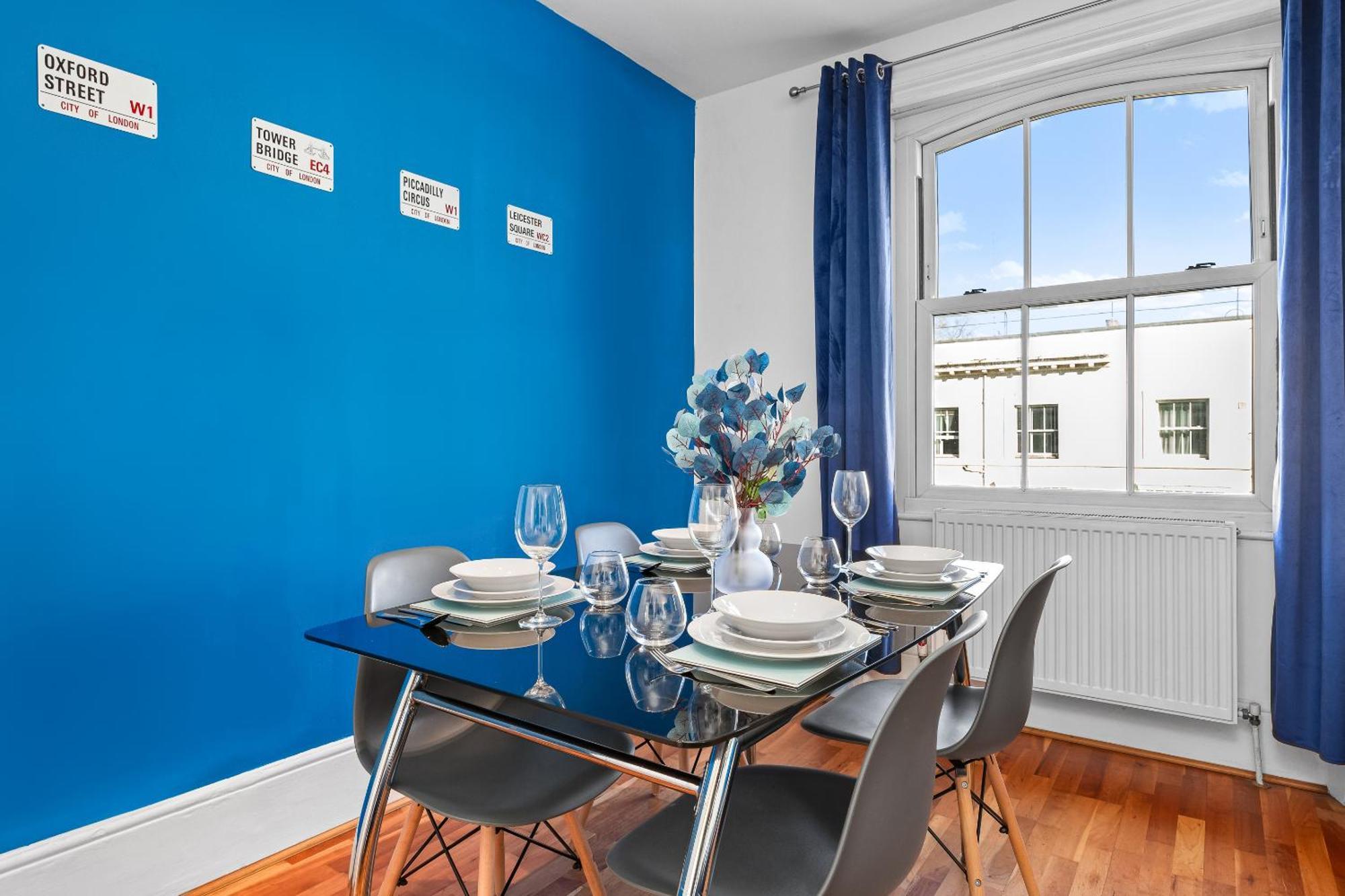 Balcony Blue Theme 1 Bedroom Central London Luxury Flat Near Hyde Park! Accommodates Up To 6! Double Sofa Bed And Next To Station! Buitenkant foto
