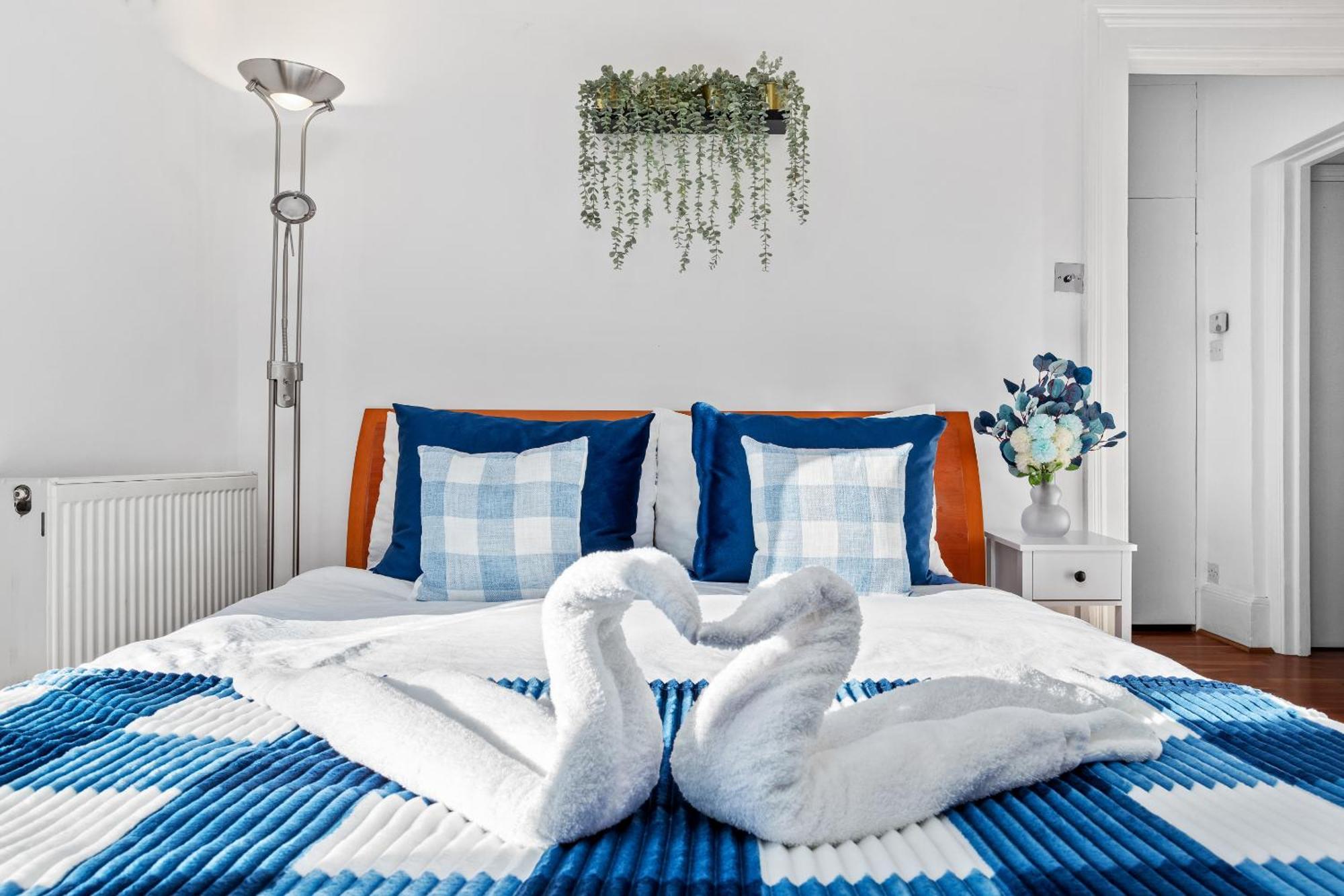 Balcony Blue Theme 1 Bedroom Central London Luxury Flat Near Hyde Park! Accommodates Up To 6! Double Sofa Bed And Next To Station! Buitenkant foto