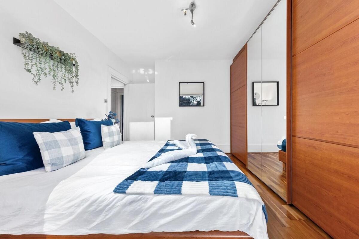 Balcony Blue Theme 1 Bedroom Central London Luxury Flat Near Hyde Park! Accommodates Up To 6! Double Sofa Bed And Next To Station! Buitenkant foto