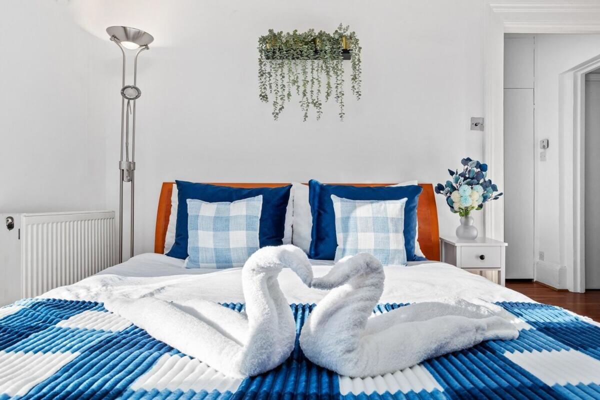 Balcony Blue Theme 1 Bedroom Central London Luxury Flat Near Hyde Park! Accommodates Up To 6! Double Sofa Bed And Next To Station! Buitenkant foto