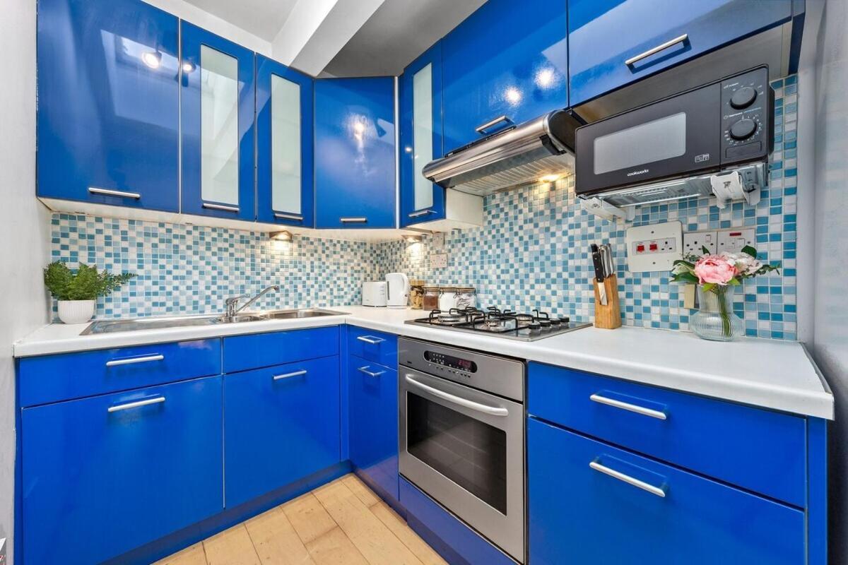 Balcony Blue Theme 1 Bedroom Central London Luxury Flat Near Hyde Park! Accommodates Up To 6! Double Sofa Bed And Next To Station! Buitenkant foto