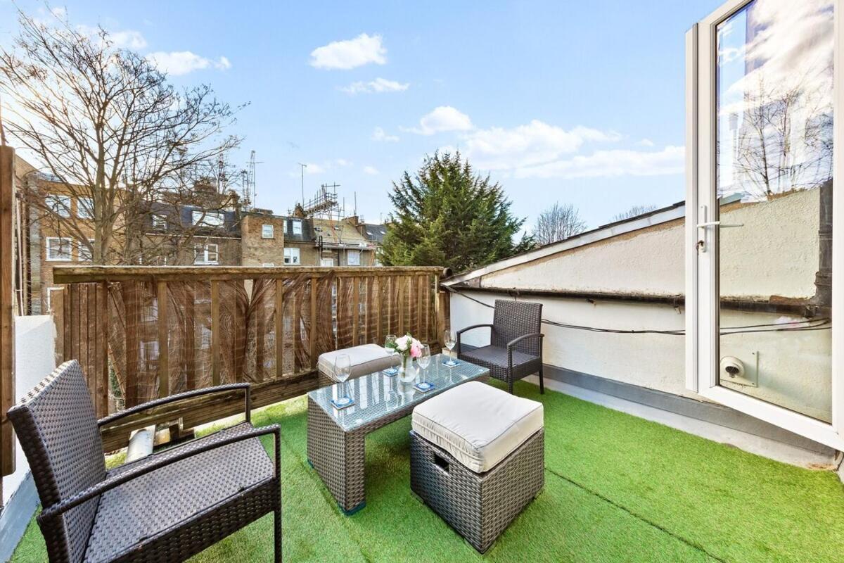 Balcony Blue Theme 1 Bedroom Central London Luxury Flat Near Hyde Park! Accommodates Up To 6! Double Sofa Bed And Next To Station! Buitenkant foto